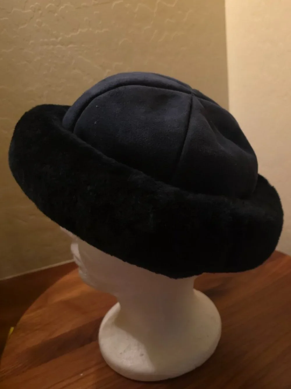 The Shearling Sheepskin Hat in Black